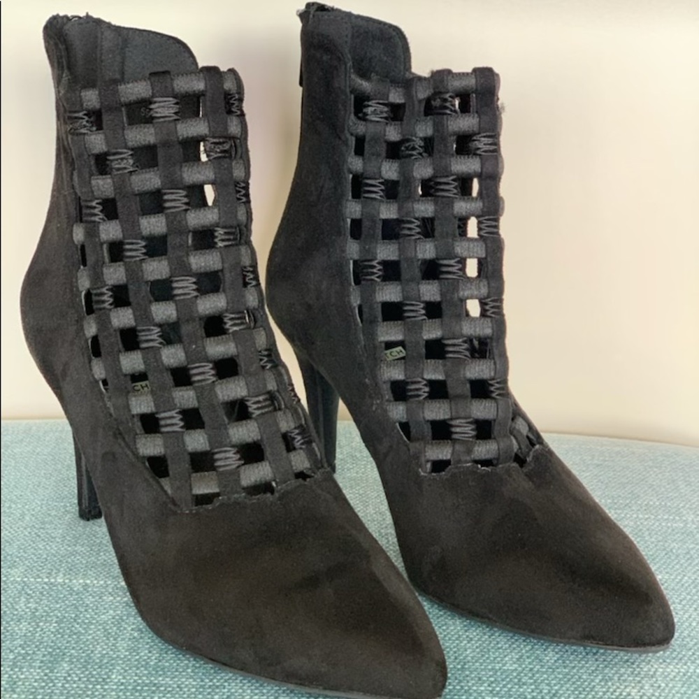 IMPO Stretch, Black Woman's Caged Pointed High Heel 6.5 size